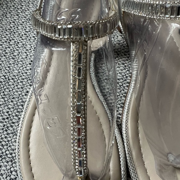 Aldo T-strap “Mazzorno” size 8.5 silver gem flat sandals. Excellent condition. - Picture 2 of 9